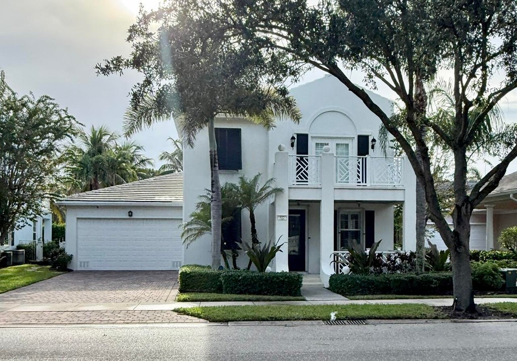 Photo of 322 CARAVELLE Drive, Jupiter, FL 33458 (MLS # B26066556)