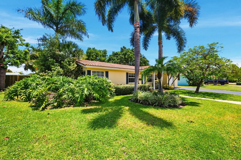 Photo of 1222 SW 5th Street, Boca Raton, FL 33486 (MLS # B26045186)