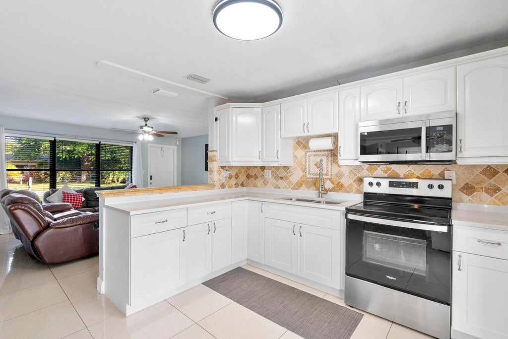 Photo of 2911 NE 11th Avenue, Pompano Beach, FL 33064 (MLS # B26091300)
