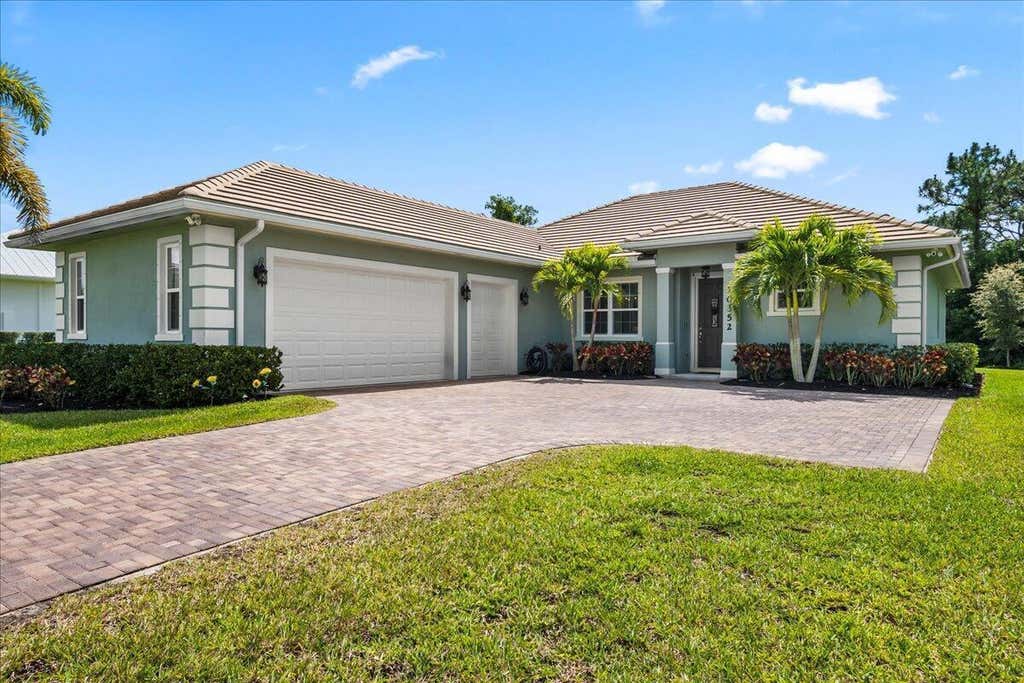 Photo of 10352 SW FIDDLERS Way, Palm City, FL 34990 (MLS # B26061407)