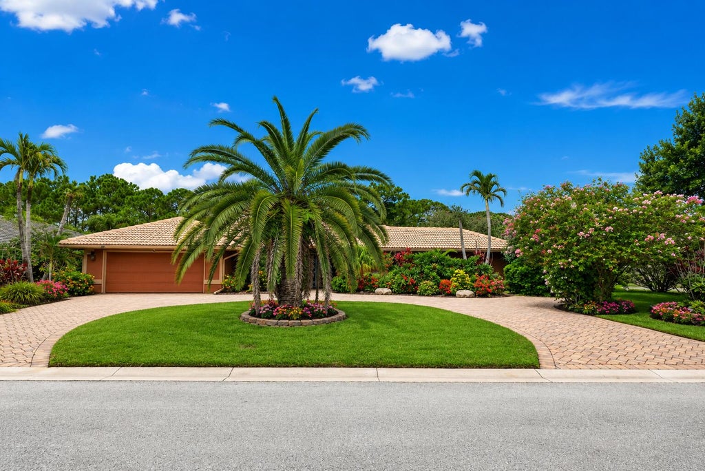 Photo of 1180 SW MIRROR LAKE Cove, Port Saint Lucie, FL 34986 (MLS # B26061363)