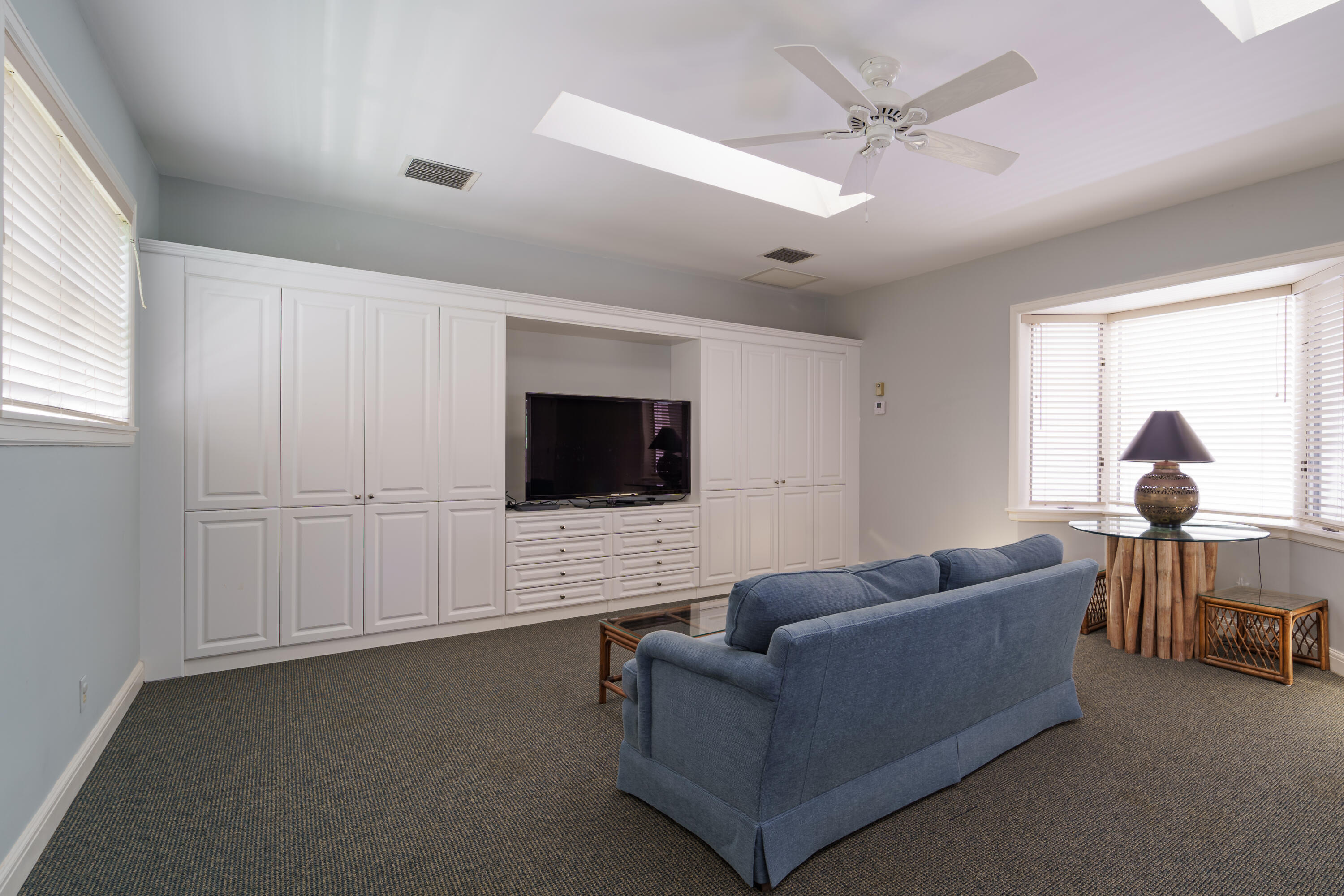 JUPITER HILLS - Residential