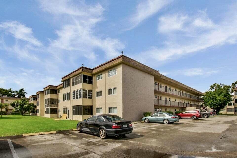 LAKESIDE VILLAGE CONDO 7 - Residential