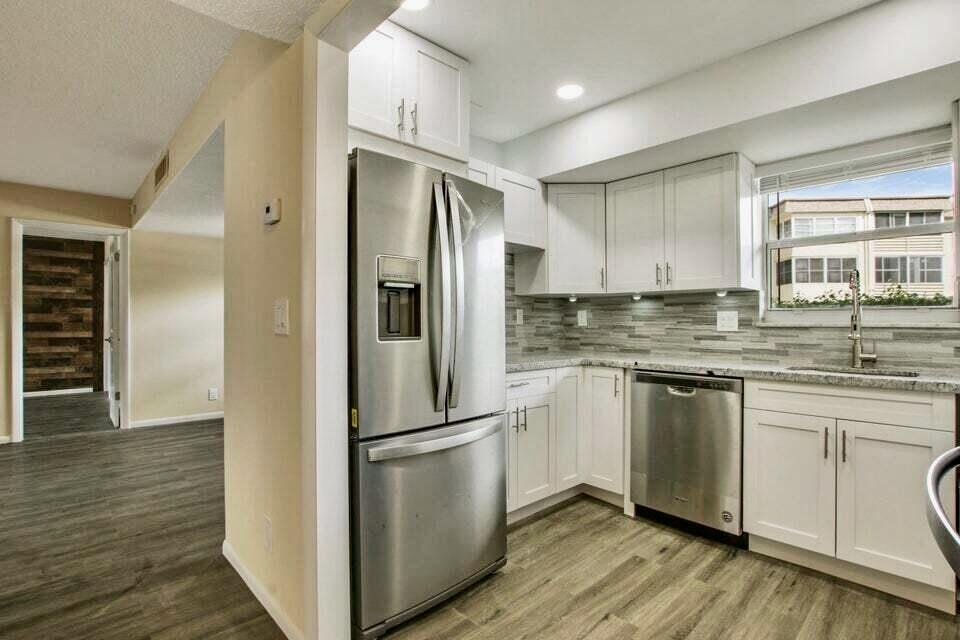 LAKESIDE VILLAGE CONDO 7 - Residential