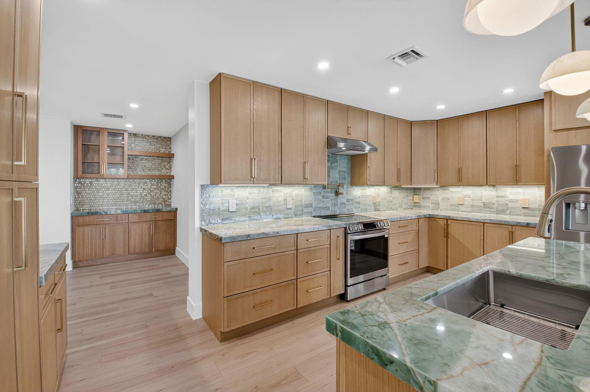 DELRAY DUNES - Residential