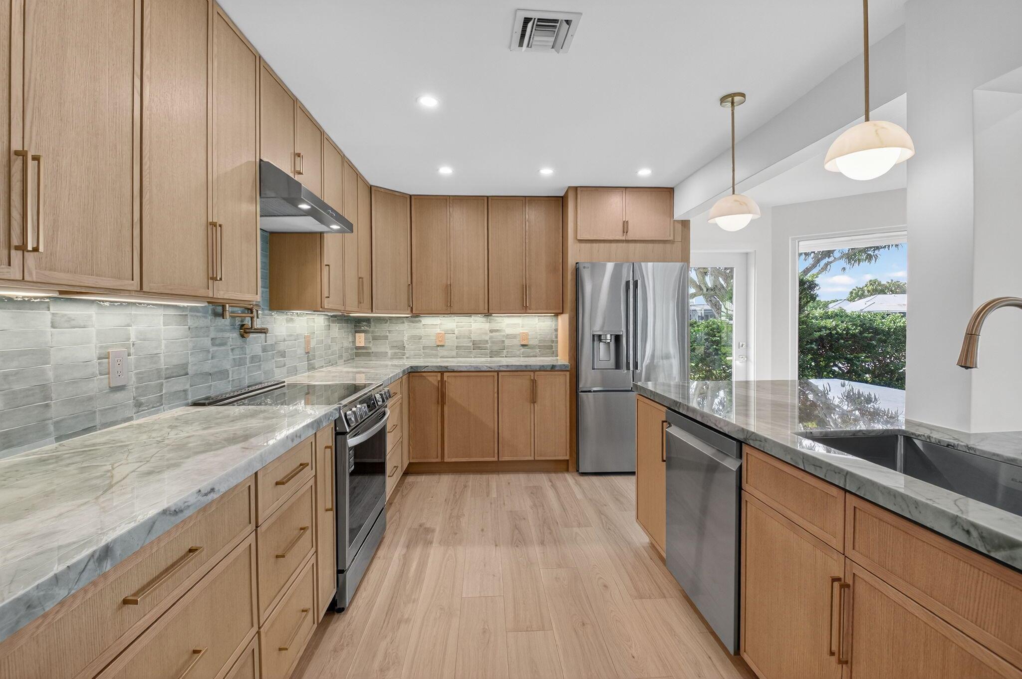 DELRAY DUNES - Residential