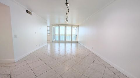 Tiny photo for 105 Lake Emerald DR #810, Oakland Park, FL 33309 (MLS # B26046459)