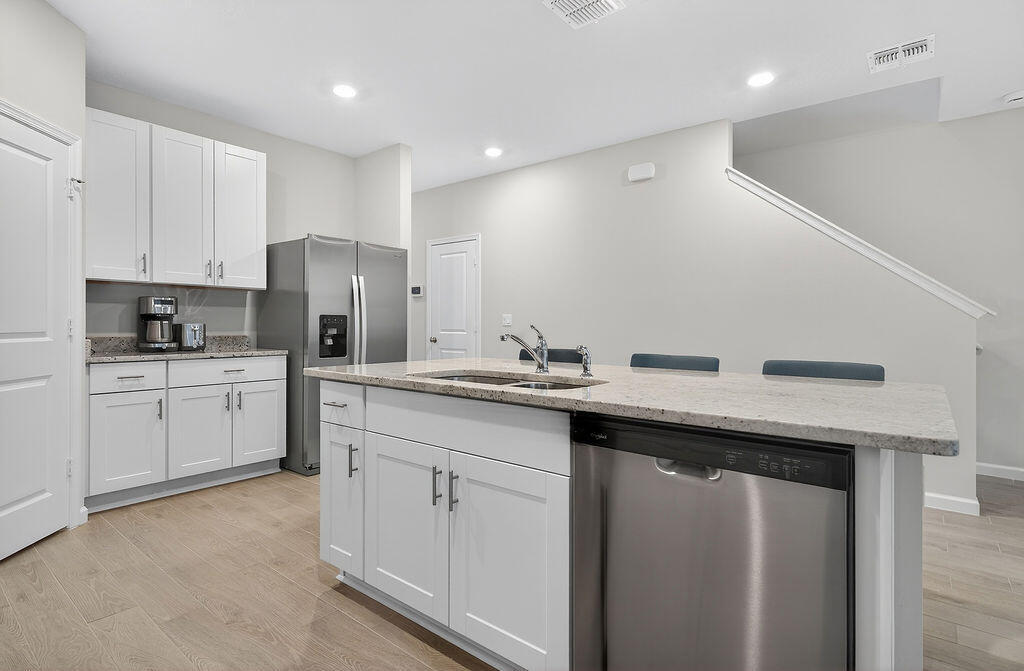 5696 SE Edgewater Circle