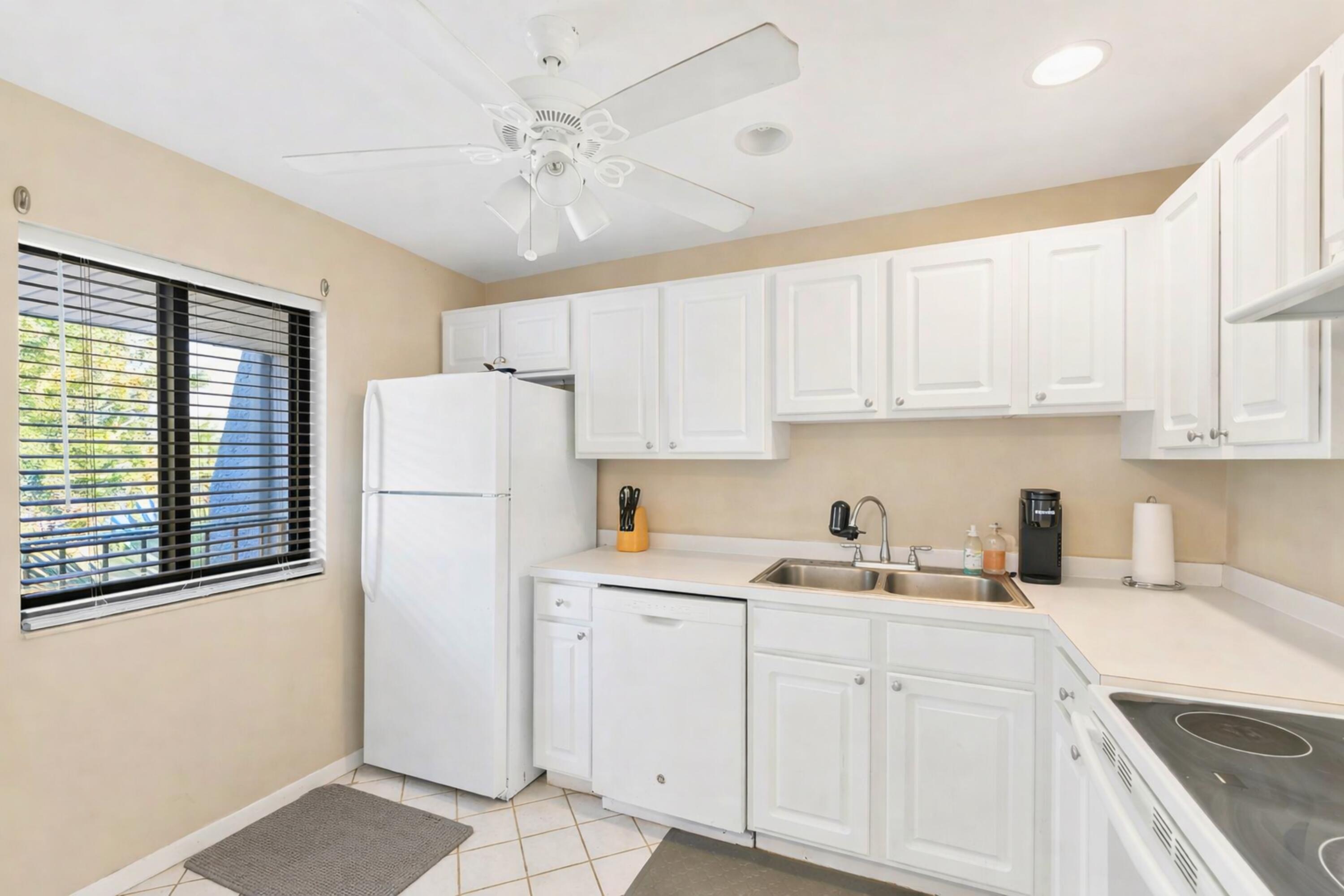 FOUNTAINS OF PALM BEACH CONDO 5 - Residential