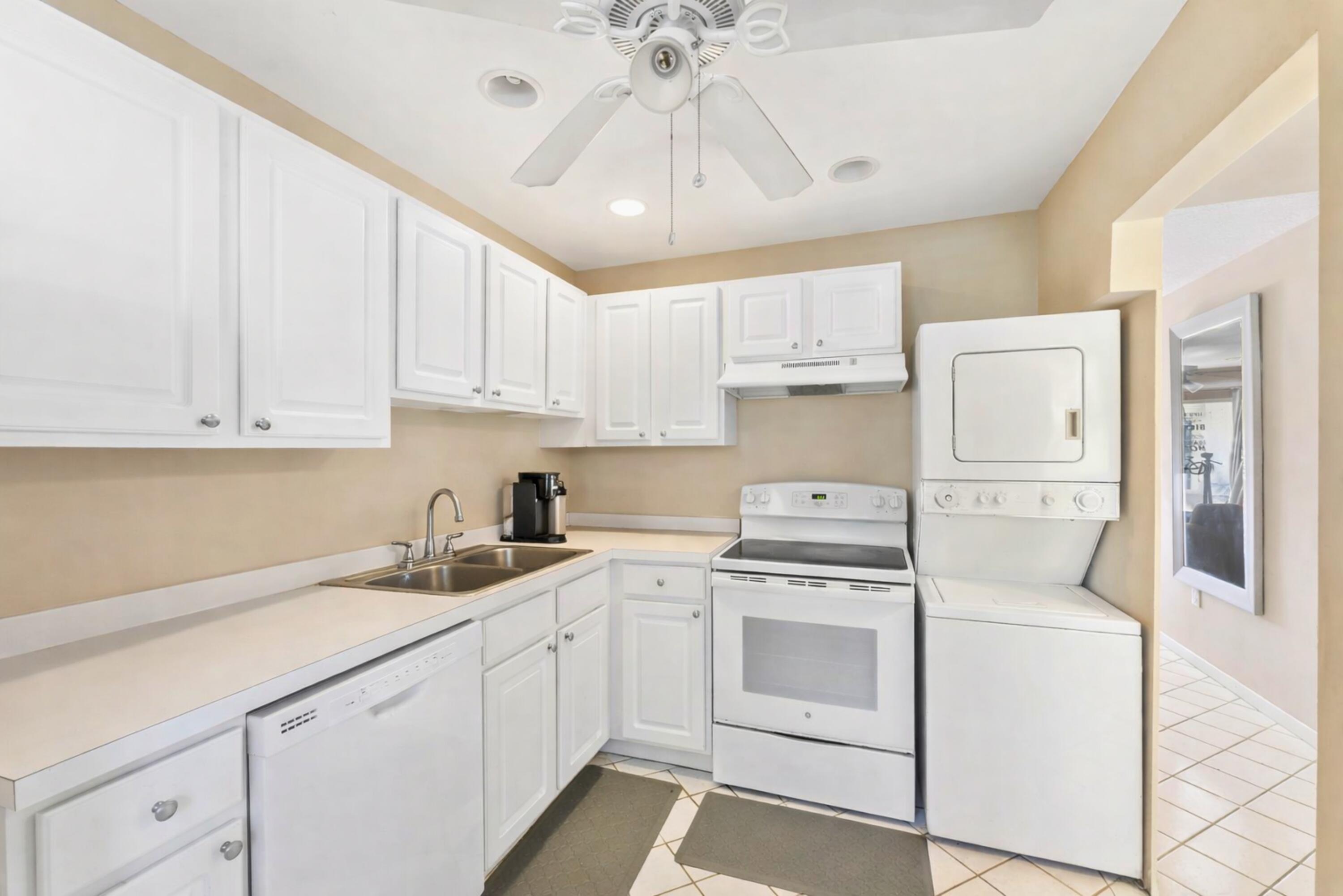 FOUNTAINS OF PALM BEACH CONDO 5 - Residential