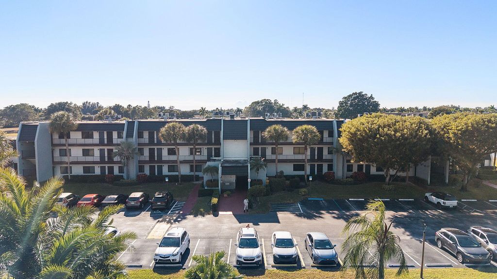 Photo of 4266 D'Este Court #307, Lake Worth, FL 33467 (MLS # R11162974)