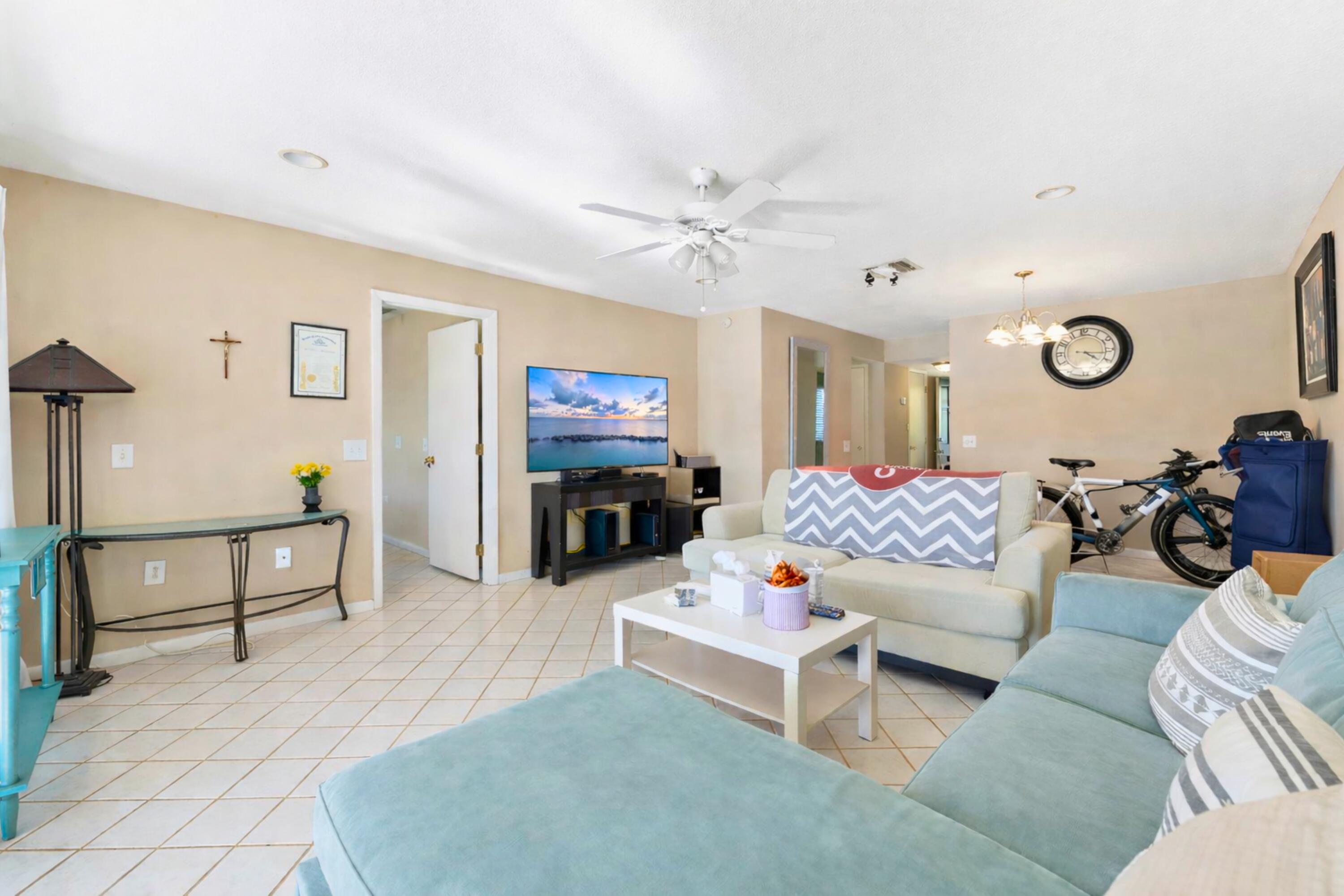 FOUNTAINS OF PALM BEACH CONDO 5 - Residential