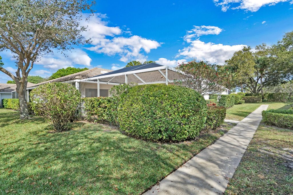 Photo of 2903 Pin Oak Court, Palm Beach Gardens, FL 33410 (MLS # R10777684)