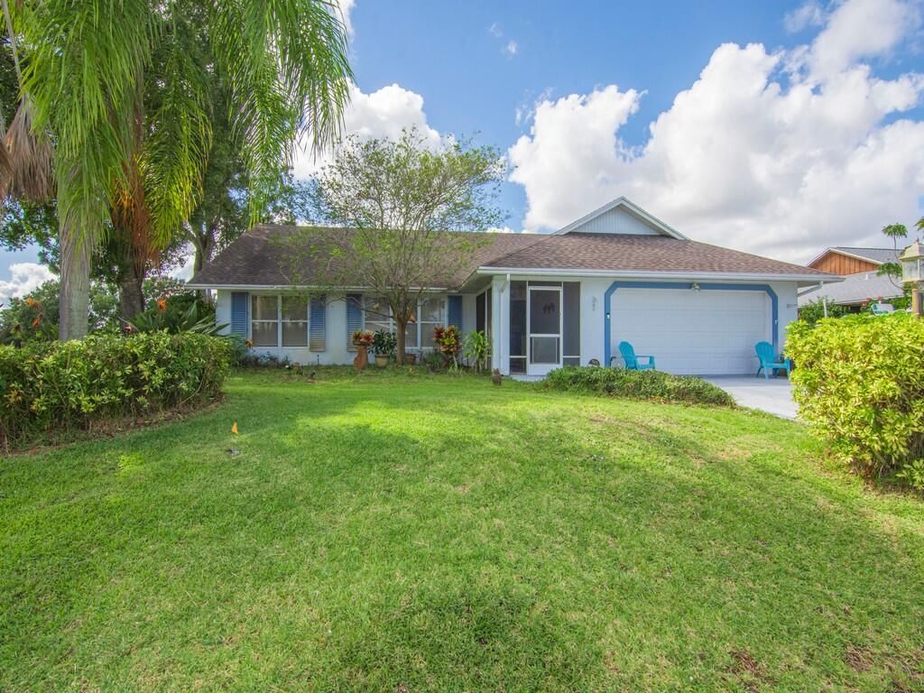 Photo of 742 SE Whitmore Drive, Port Saint Lucie, FL 34984 (MLS # R11086827)