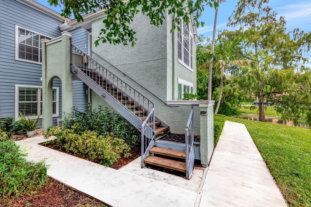 Photo of 1050 Crystal Way #O, Delray Beach, FL 33444 (MLS # R11048116)