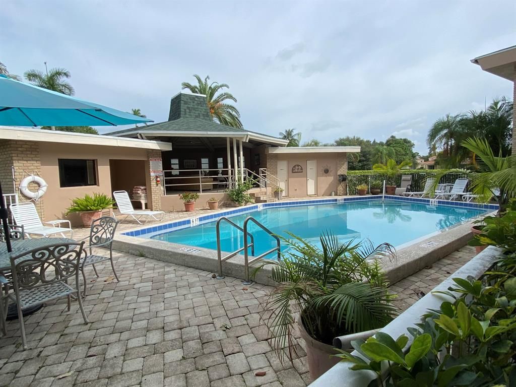 Photo of 11800 Avenue Of P G A #6, Palm Beach Gardens, FL 33418 (MLS # R10732153)