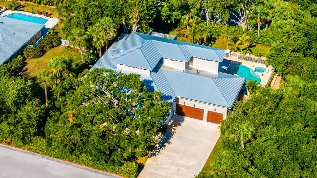 Photo of 2 Fieldway Drive, Sewalls Point, FL 34996 (MLS # R11083221)