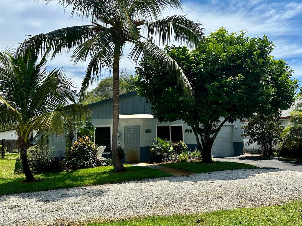 Photo of 6580 N Dixie Highway, Boca Raton, FL 33487 (MLS # R11019759)