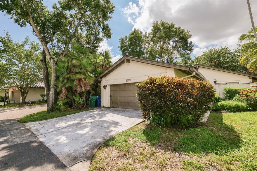 LOVELY 3/2 VILLA IN THE HEART OF INVERRARY! 24HR MANNED GATEHOUSE! WALKING PATHS THRUOUT THE 50 ACRES OF LAND! LUSH LANDSACAPING! A LARGE SCREENED IN PATIO JUST STEPS FROM THE COMMUNITY HEATED SWIMMING POOL! PLUS A FAMILY ROOM OR 3RD BEDROOM! TILED THRUOUT! ANOTHER OPEN PATIO OFF DINING ROOM FOR BBQ. GREAT COMMUNITY TO LIVE IN! ALL AGES! ASSOCIATION SAYS 2 PETS OK! NO TRUCK! ONLY TWO CARS ALLOWED PER UNIT, 700 CREDIT SCORE, RENT MUST BE ONLY 35% OF INCOME. EASY TO SHOW