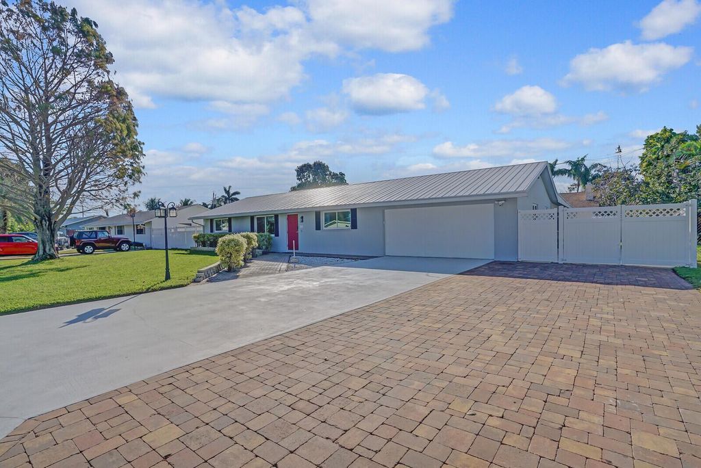 Photo of 3100 Indian Trail, Lake Worth, FL 33462 (MLS # R10955346)