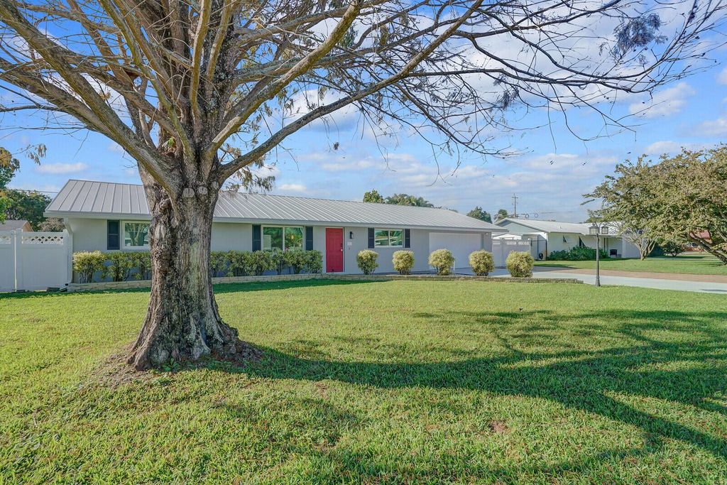 Photo of 3100 Indian Trail, Lake Worth, FL 33462 (MLS # R10955346)