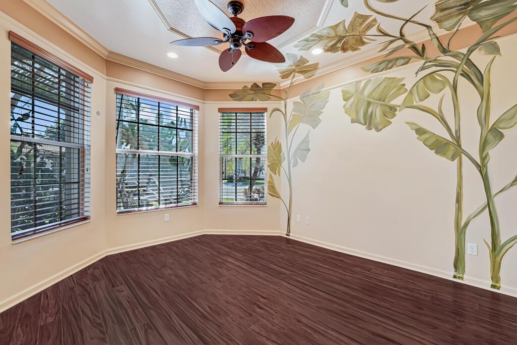 VALENCIA SHORES 3 - Residential