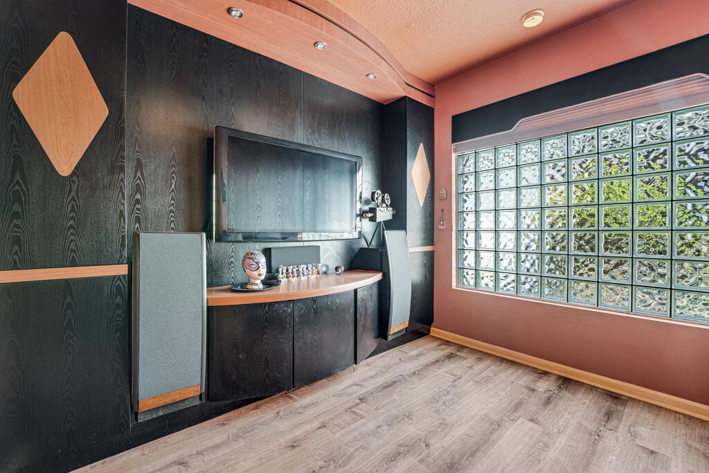 VALENCIA SHORES 3 - Residential