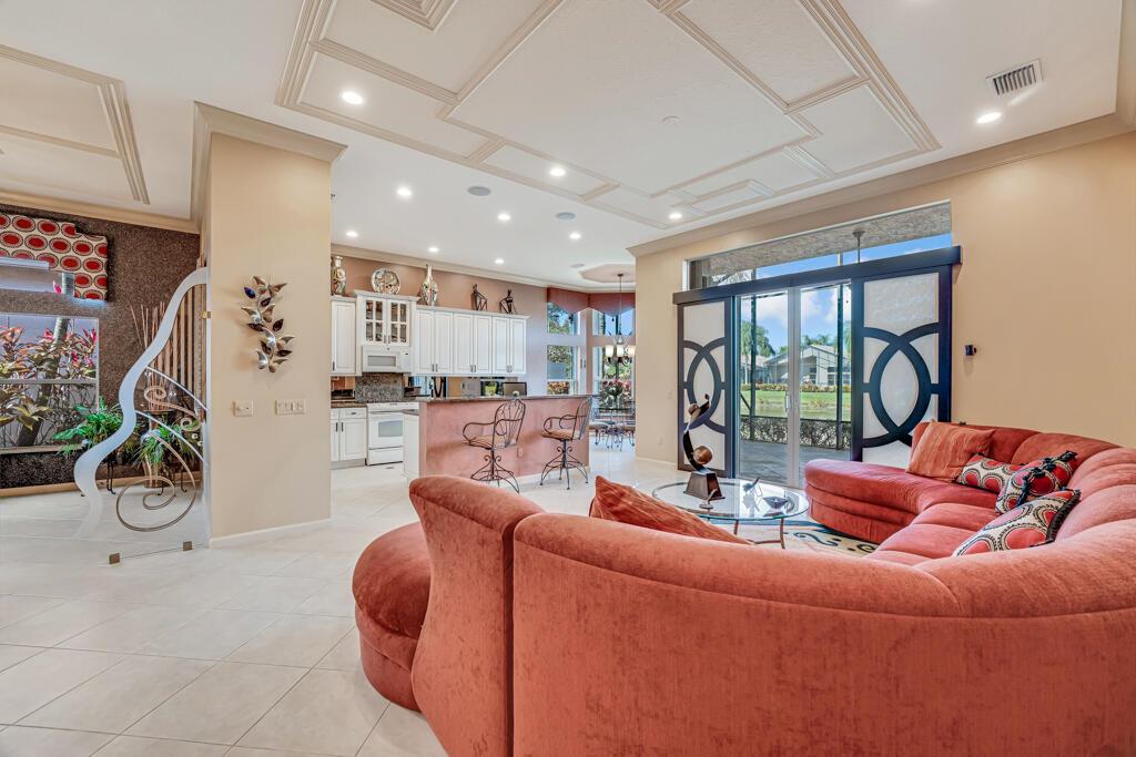 VALENCIA SHORES 3 - Residential