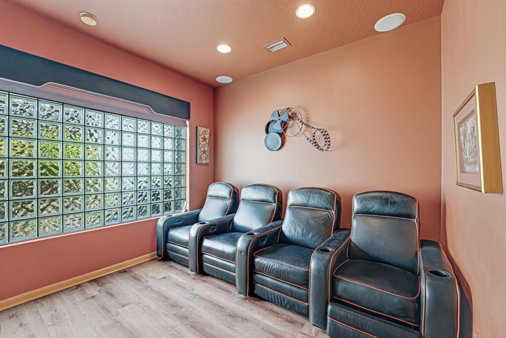 VALENCIA SHORES 3 - Residential