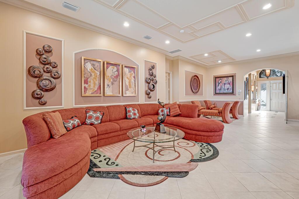 VALENCIA SHORES 3 - Residential