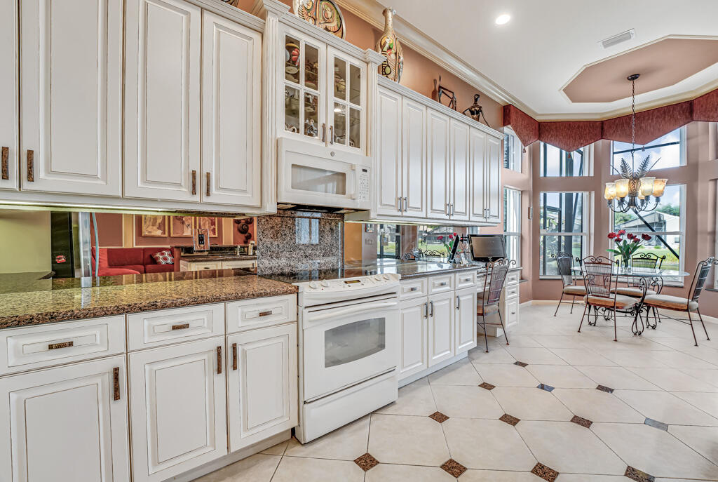 VALENCIA SHORES 3 - Residential