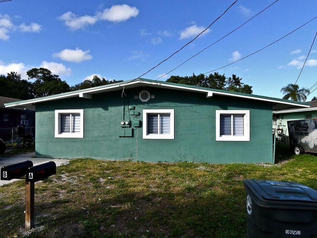 Photo of 1606 Avenue K, Fort Pierce, FL 34950 (MLS # R11067351)
