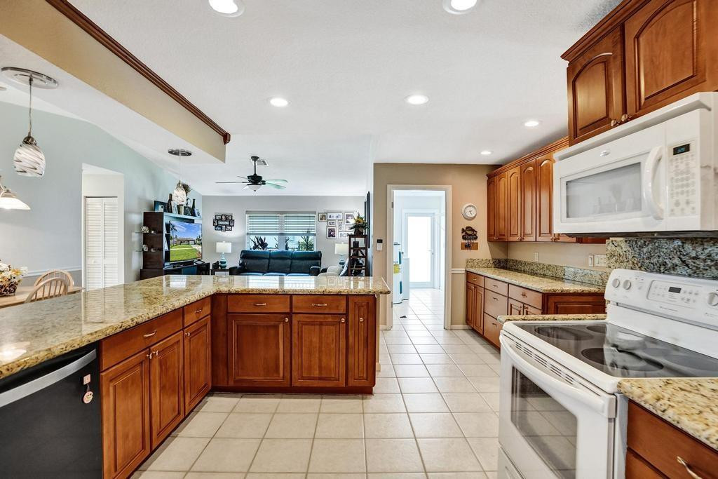 Sunflower Margate 82-38 B - Residential Lease