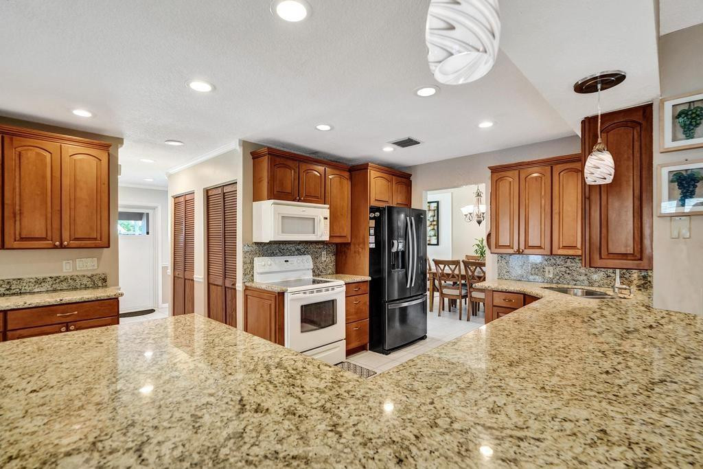 Sunflower Margate 82-38 B - Residential Lease