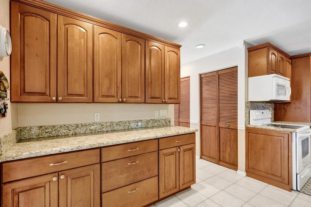 Sunflower Margate 82-38 B - Residential Lease