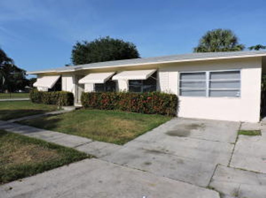 GREAT HOME FOR LARGER FAMILY OR INVESTOR WHICH THE HOME CAN GET GOOD INCOME OF $1,700 PLUS. 4 BEDROOM, 2 BATH CORNER LOT HOME. KITCHEN HAS UPGRADED MAPLE CABINETS, GLASS TOP RANGE, REFRIGERATOR, MICROWAVE. HOME IS TILED AND TERRAZZO FLOORING. FULL WASHER AND DRYER. FRESHLY PAINTED INSIDE. GREAT LOCATION BEING BY THE LAKE PARK ELEMENTARY SCHOOL, SHOPPING ON PARK AVENUE. ALL INFORMATION HEREIN DEEMED ACCURATE BUT NOT GUARANTEED.