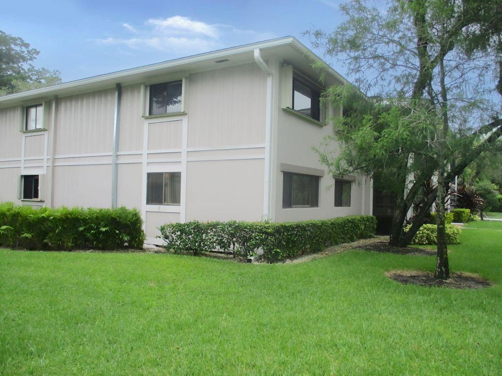 Photo of 10909 W Clairmont Cir #103, Fort Lauderdale, FL 33321 (MLS # F10519606)