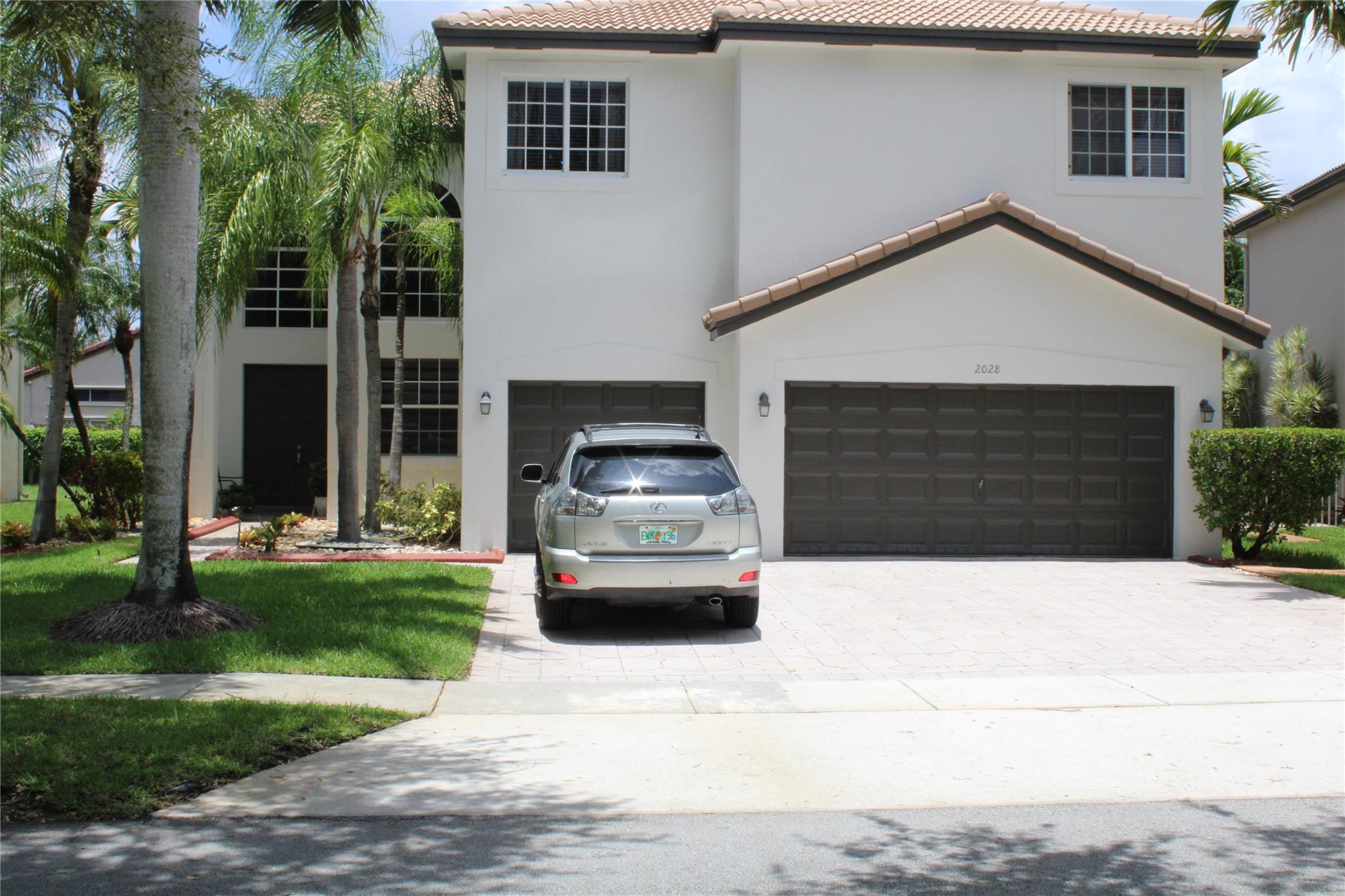 ALMOST 3300 SQ. FT OF GEOGEOUS & SPACIOUS LIVING SPACE FEATURING 5 BEDROOMS, 3 FULL BATHROOMS, 1 HALF BATH & 3 CAR GARAGE WITH HIGH CEILINGS. THE KITCHEN HAS GRANITE COUNTER TOPS & STAINLESS STEEL APPLIANCES. LARGE BREAKFAST AREA IN THE KITCHEN. THERE ARE SEPARATE LIVING, FAMILY & FORMAL DINING AREA. THE BACK YARD HAS A LARGE POOL WITH WATERFALL & A SITTING PATIO AREA.