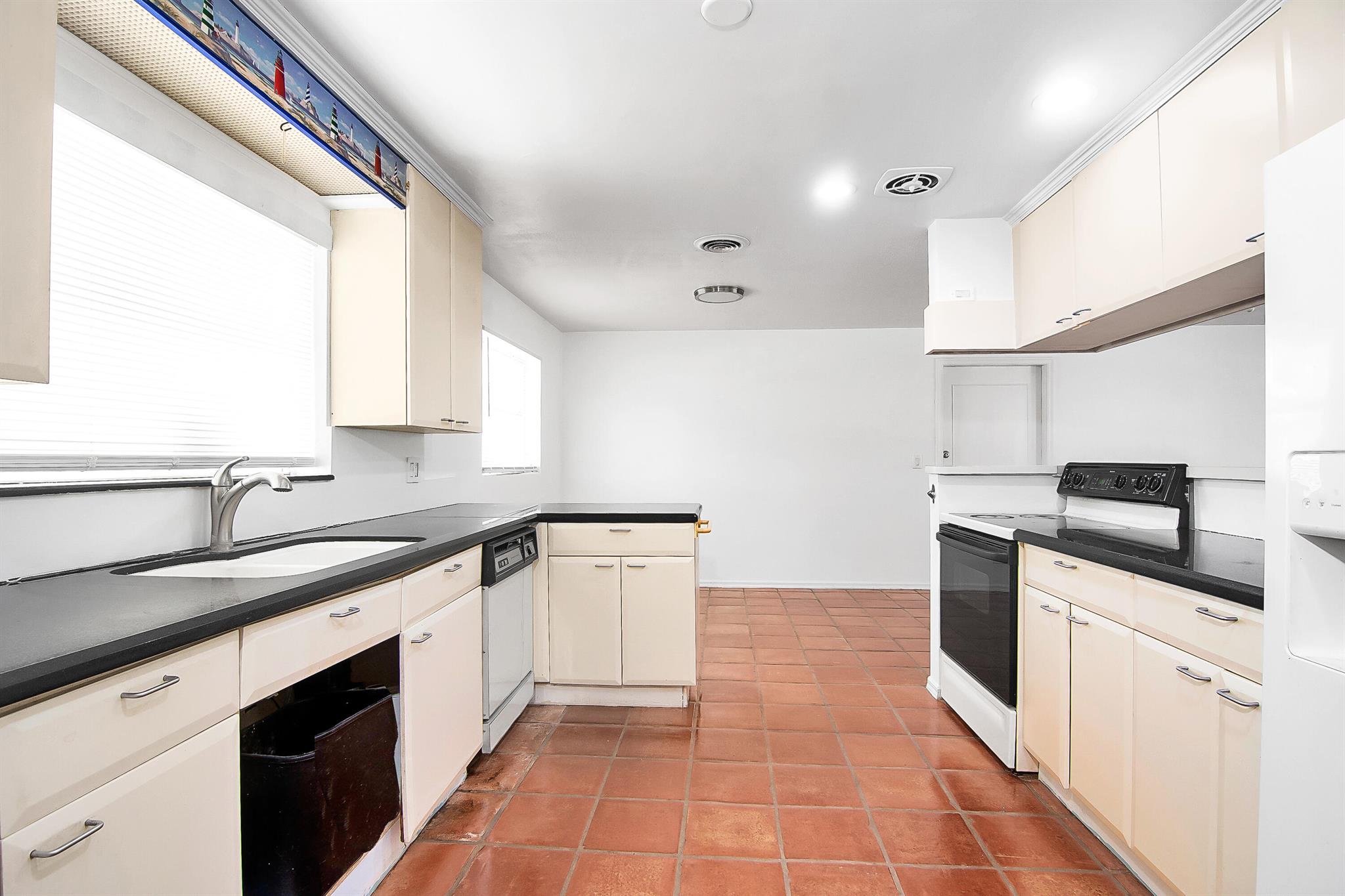 360 Saturn Avenue