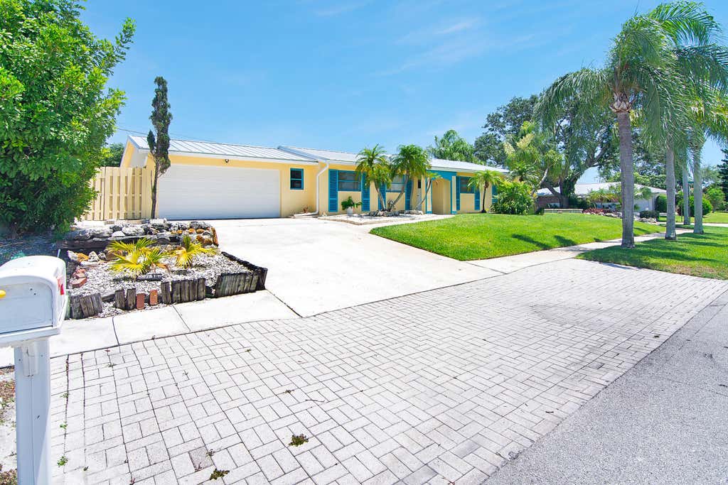 Photo of 360 Saturn Avenue, Tequesta, FL 33469 (MLS # R11091832)