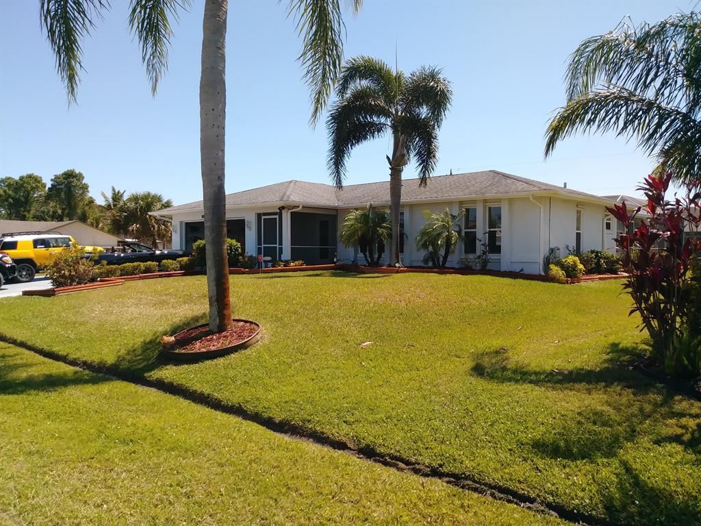 Photo of 980 SE Breakwater Avenue, Port Saint Lucie, FL 34983 (MLS # R10697060)