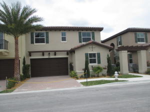 VILLA DIAMANTE ON OLD JUPITER BEACH ROAD - Residential