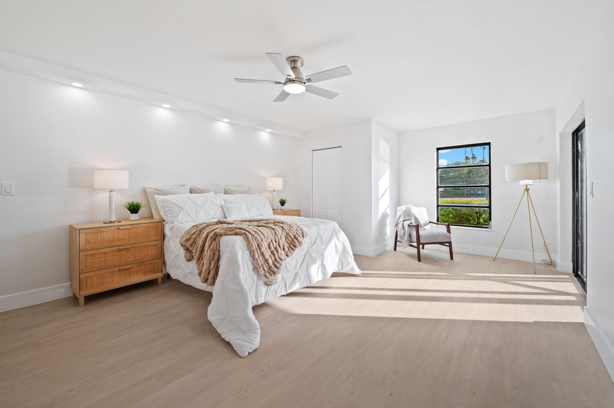 HUNTINGTON LAKES - Residential