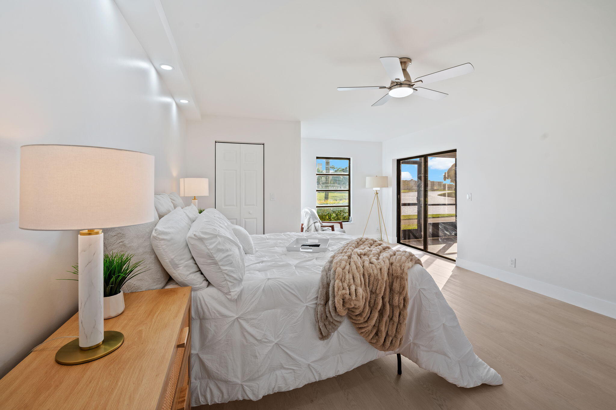 HUNTINGTON LAKES - Residential