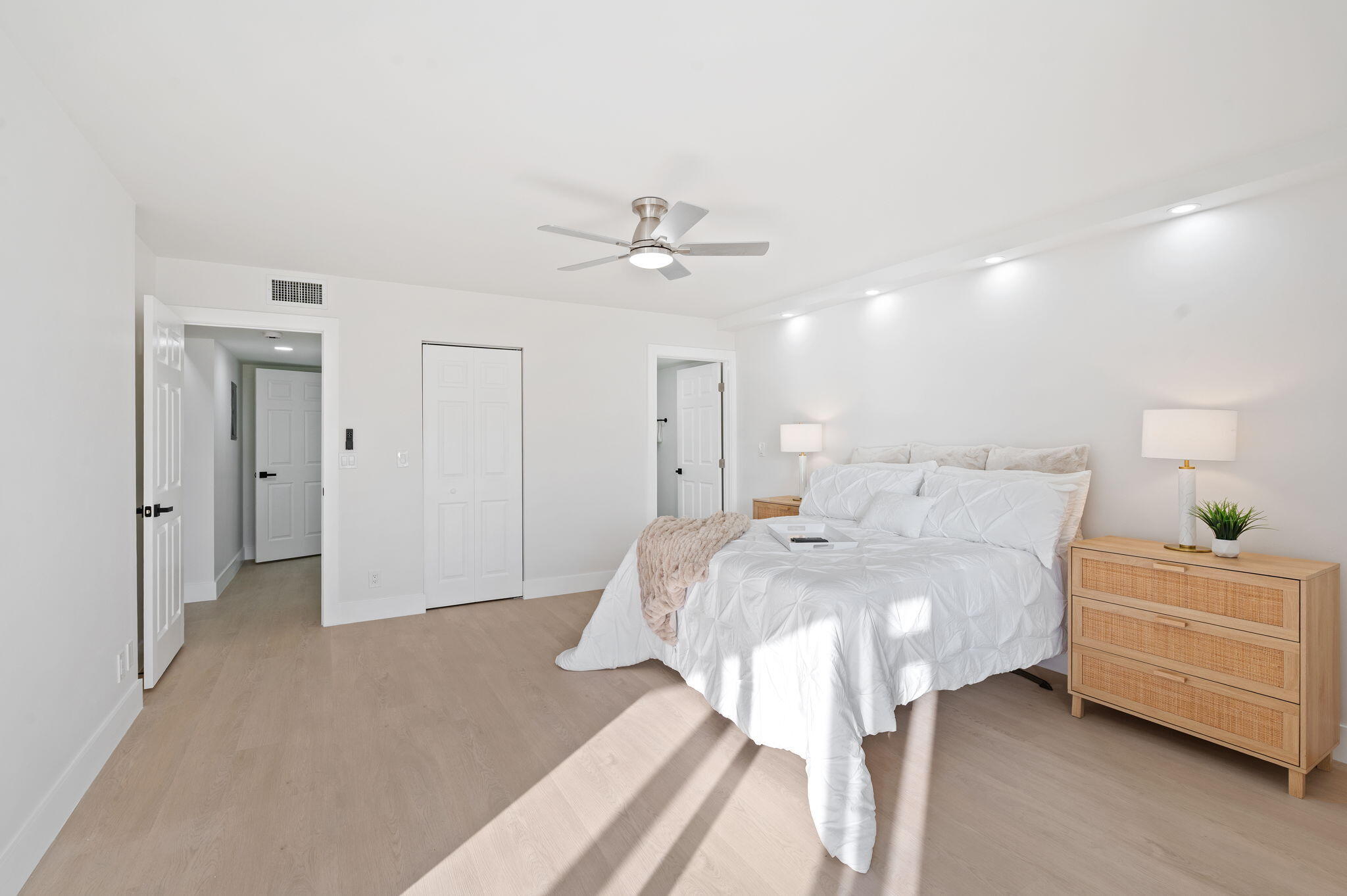 HUNTINGTON LAKES - Residential