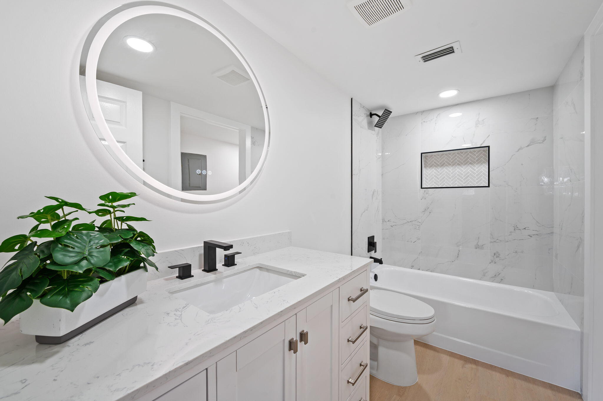 HUNTINGTON LAKES - Residential