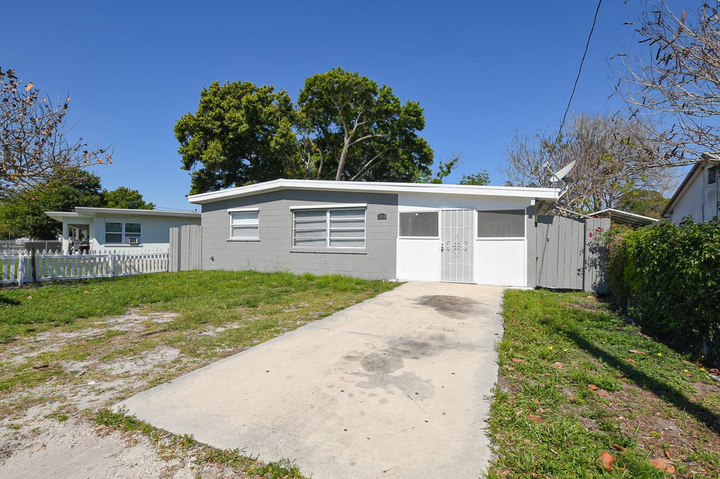 Photo of 1814 Miami Court, Fort Pierce, FL 34950 (MLS # B26012578)