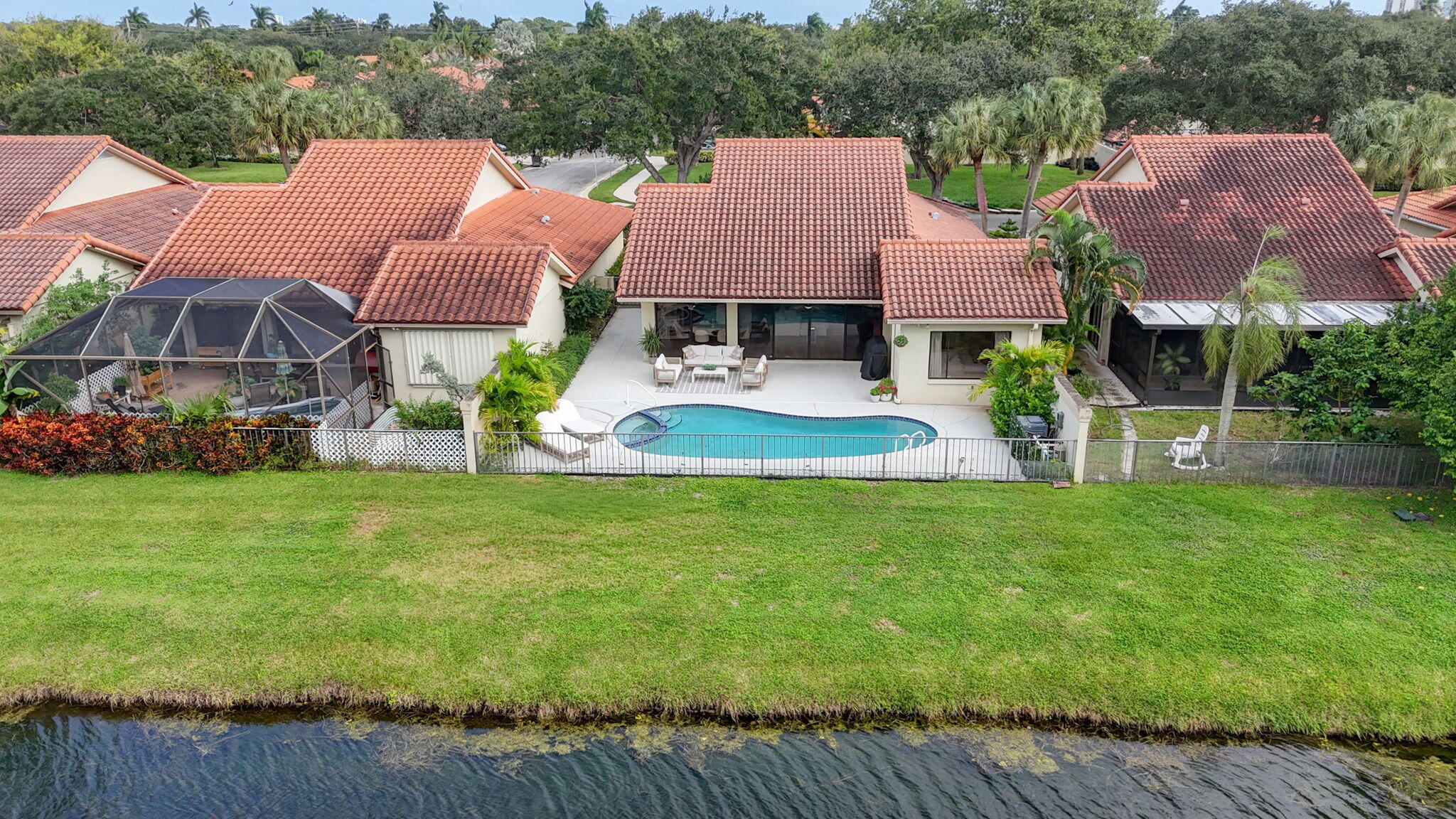 2765 HAWTHORNE Lane