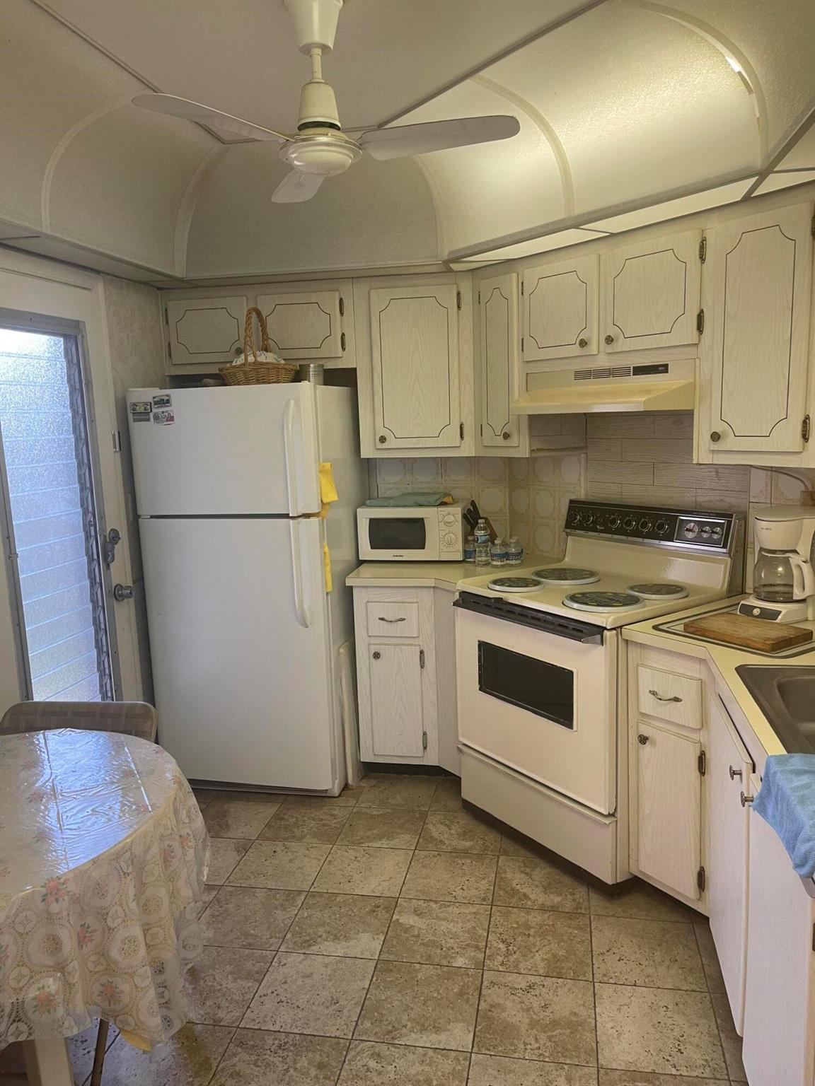 GREENWAY VILLAGE NORTH CO - Residential Lease