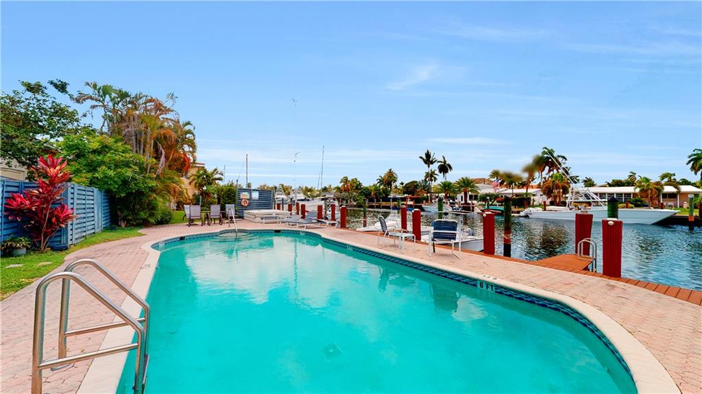 Island Club - Residential